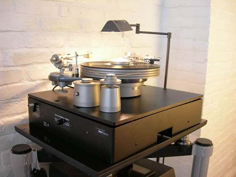 Sound Vibration Isolation | Simon Yorke turntable on Minus K Vibration Isolator